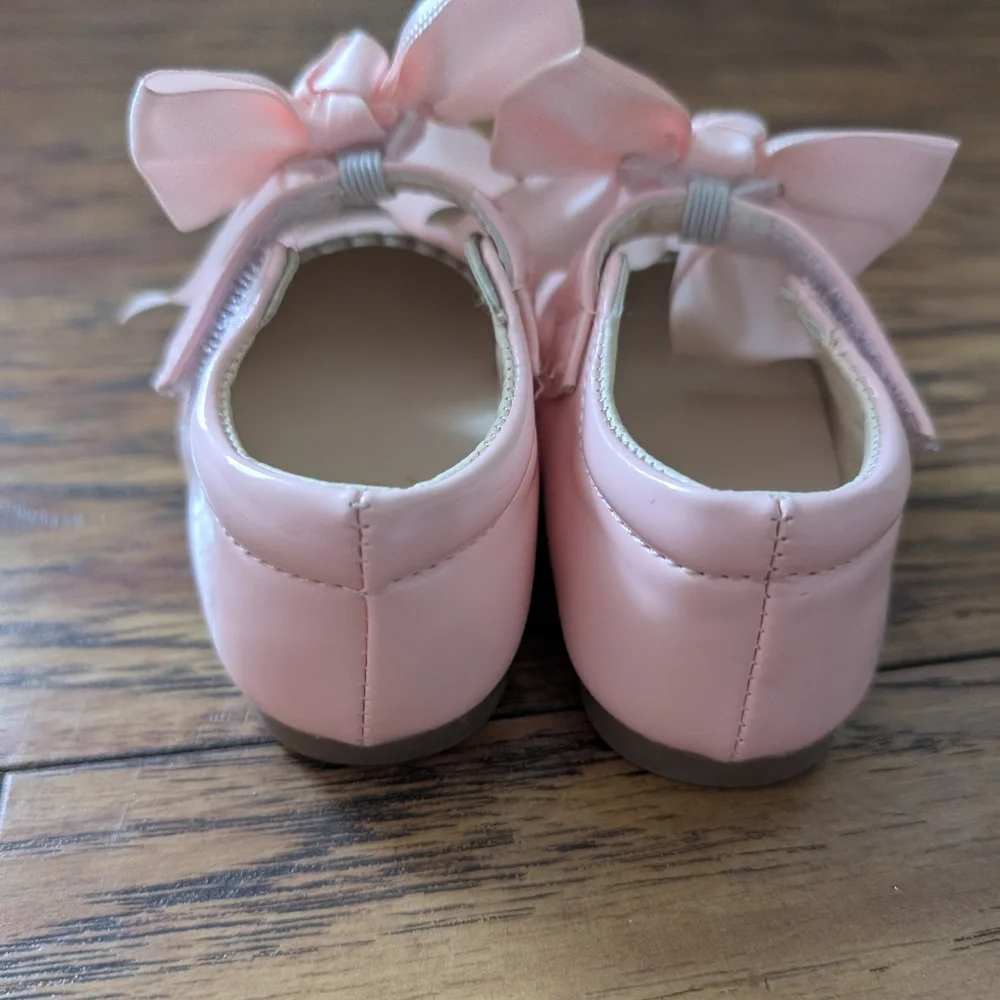 💥3/$24 MG Baby Pink Patent‎ Leather Shoes With Bow